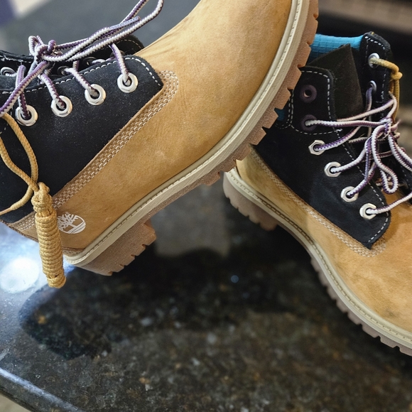 Boots - Picture 3 of 7